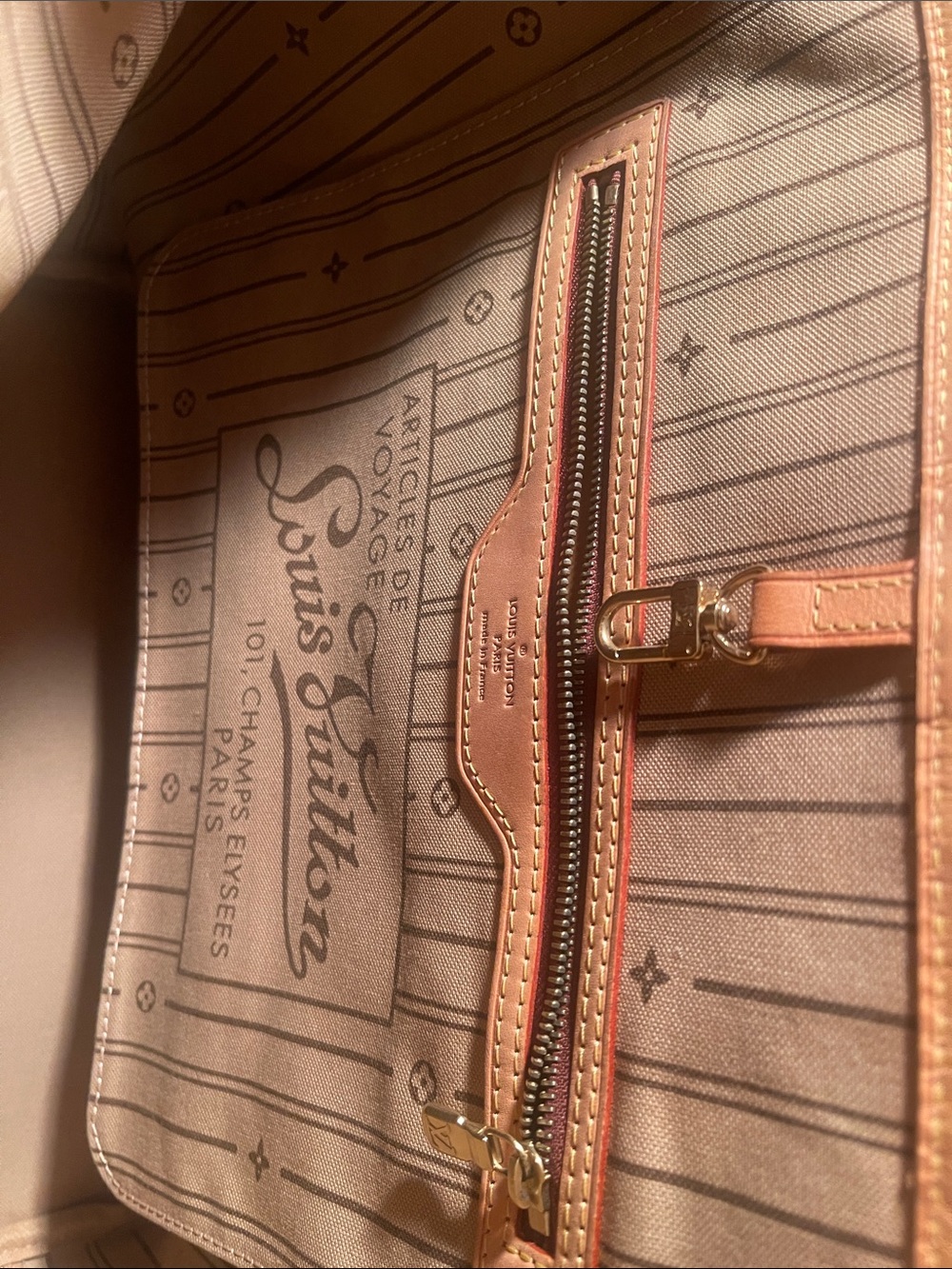Louis Vuitton Neverfull - Picture 12 of 17